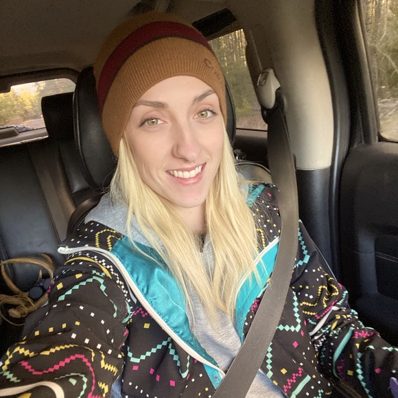 MEET YOUR POSHER - Picture 1 of 2